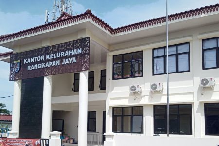 Gedung Baru Kantor Kelurahan Rangkapan Jaya Representatif Dan Megah