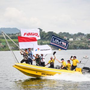 Hari ke dua lomba power boat F1H20Polda Sumut kibarkan bendera merah putih