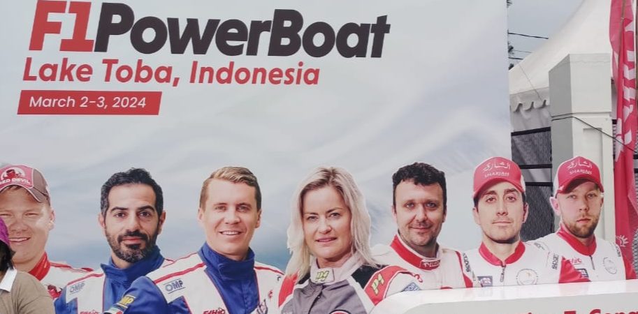 Hari ke Tiga lomba power boat di danau Toba